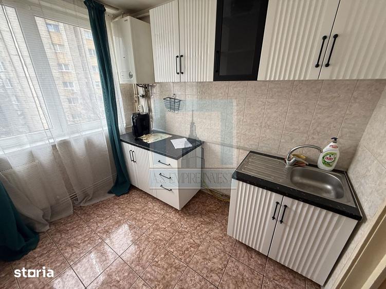 Apartament cu 2 camere semidecomandat în Centrul Civic