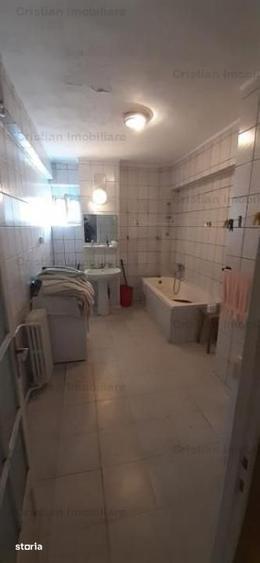 Casă cu 7 camere cu Teren 169 Mp în Central