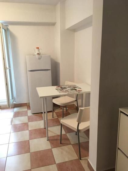 Garsonieră decomandată în Decebal