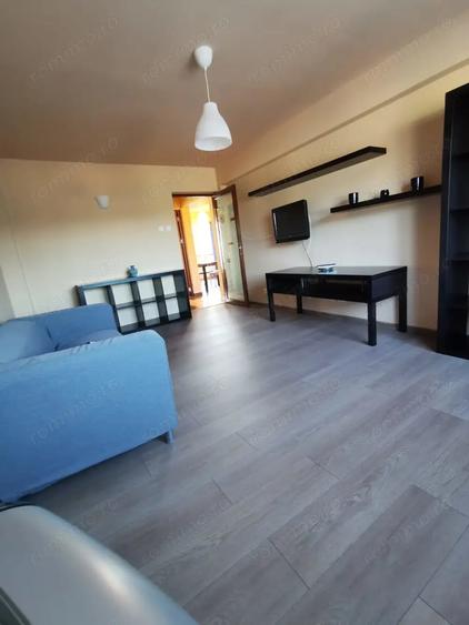 Apartament cu 3 camere decomandat în Micro IV