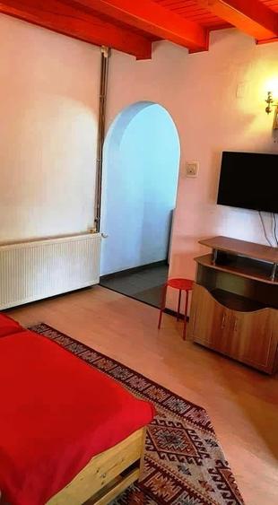 Casă cu 6 camere cu Canalizare în Exterior Vest