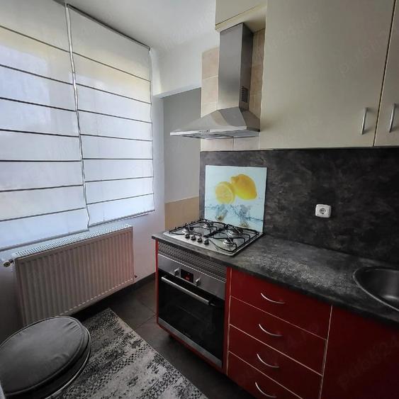 Apartament cu 3 camere semidecomandat în Central