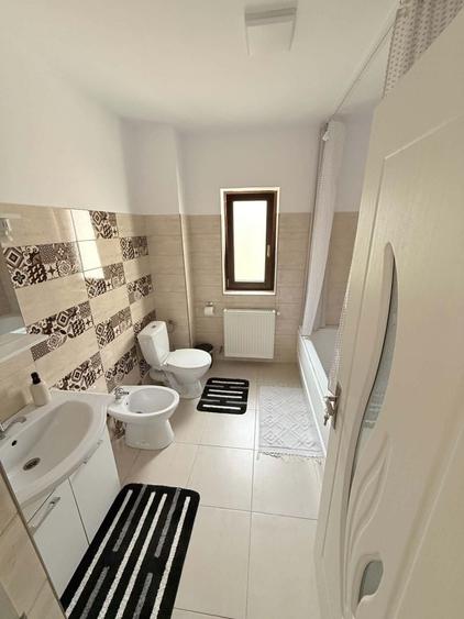Apartament cu 3 camere decomandat în Vișan