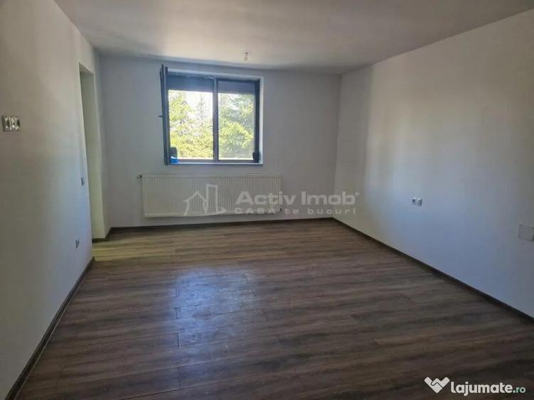 Casă cu 12 camere cu Teren 1000 Mp în Români
