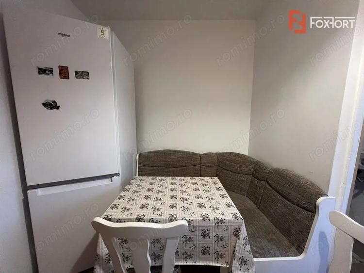 Apartament cu 4 camere semidecomandat, mobilat în Girocului