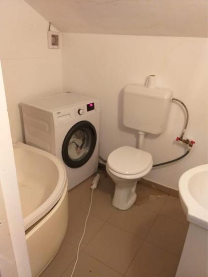 Casă cu 4 camere cu Teren 400 Mp în Prelungirea Craiovei
