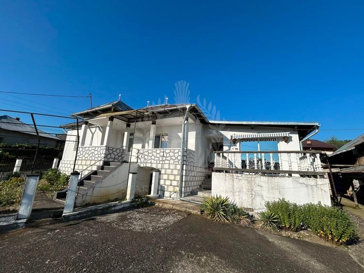 Casă individuală cu 4 camere cu Canalizare în Vâlcănești