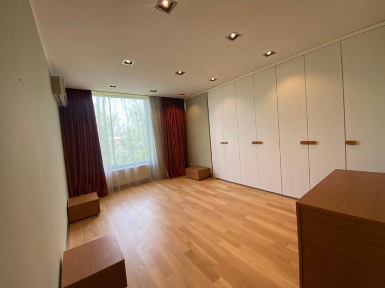 Apartament cu 4 camere în Băneasa