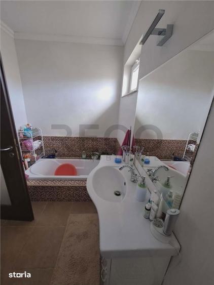 Casă cu 4 camere cu Teren 688 Mp în Central