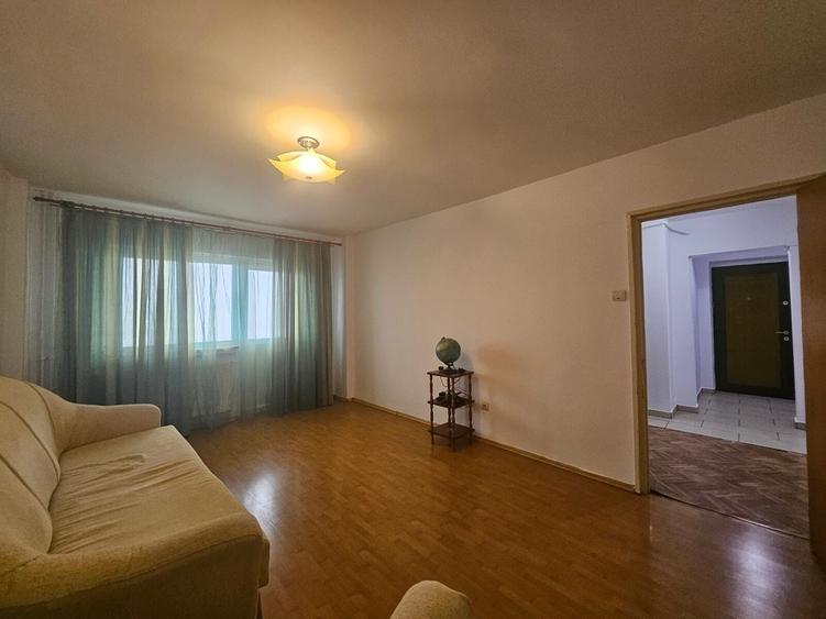 Apartament cu 3 camere decomandat în Găvana
