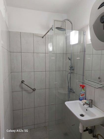 Garsonieră decomandată în Sud