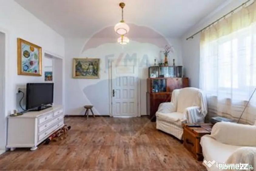 Casă cu 4 camere cu Teren 4435 Mp în Tomșani