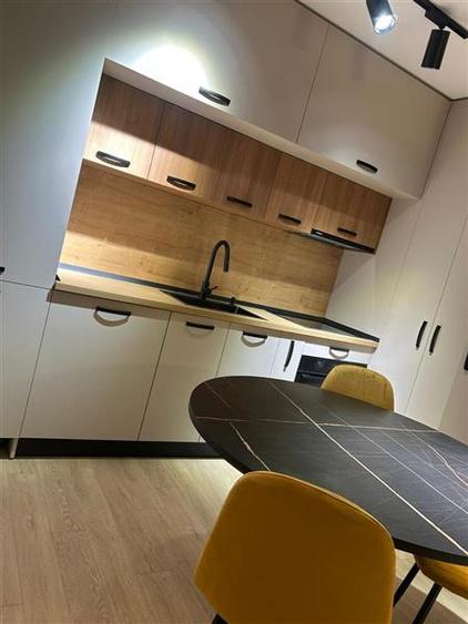 Apartament cu 2 camere decomandat, mobilat în Poiana Brașov