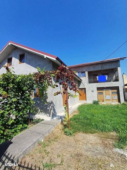 Casă cu 4 camere cu Teren 1130 Mp în Central