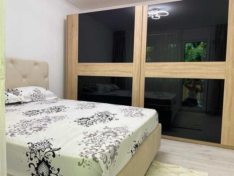 Apartament cu 3 camere semidecomandat în Apărătorii Patriei