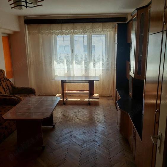 Apartament cu 3 camere decomandat în Abrud-Sat