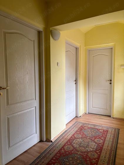 Casă cu 8 camere cu Teren 400 Mp în Central
