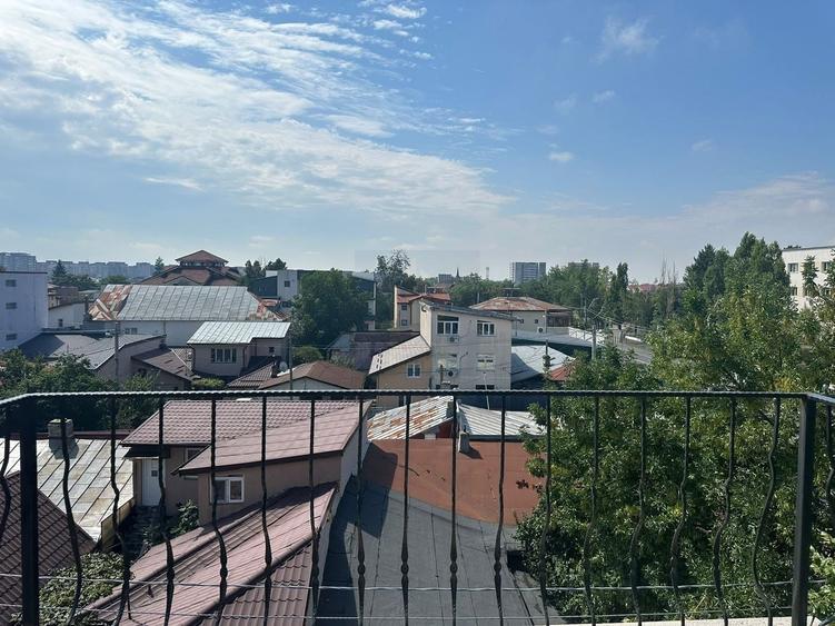 Birou, de 700 mp, în Antiaeriană