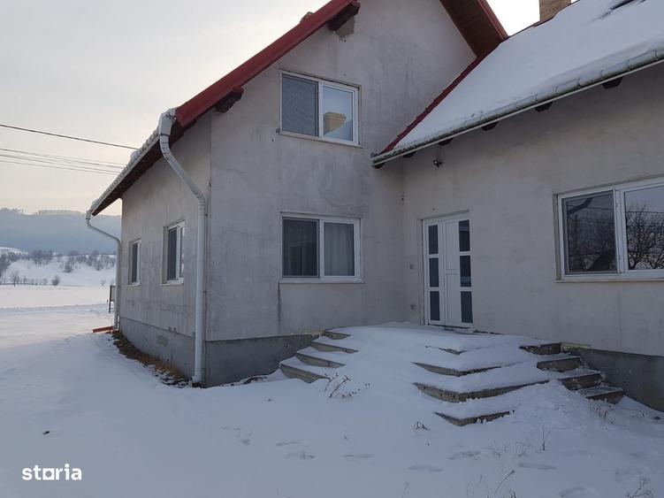 Casă cu 4 camere în Vicovu de Sus
