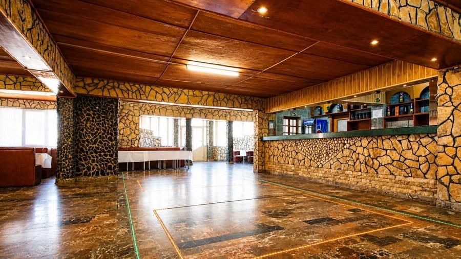Spațiu comercial, de 258.39999389648 mp, în Central