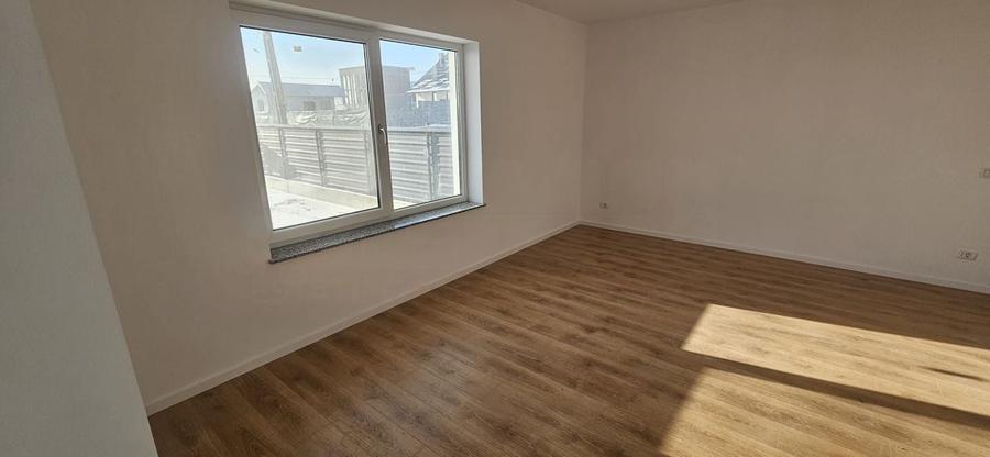 Duplex cu 4 camere cu Canalizare în Ipotești