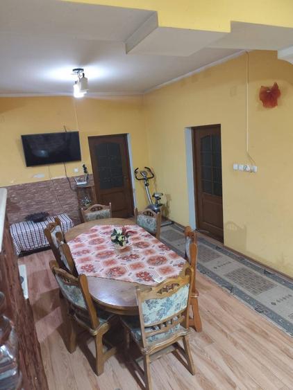 Casa solida din caramida, 3 camere, curte mare, garaj si livada - 1