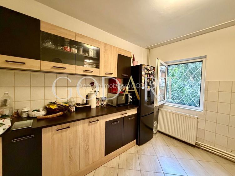Apartament cu 3 camere | Două balcoane | Renovat
