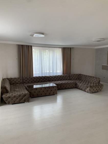 Casă cu 4 camere în Livezeni