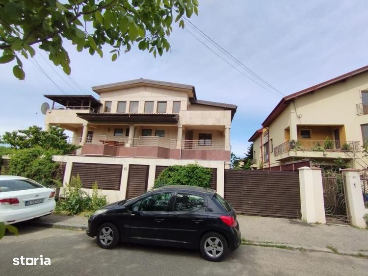 Casă cu 8 camere cu Teren 250 Mp în Fundeni