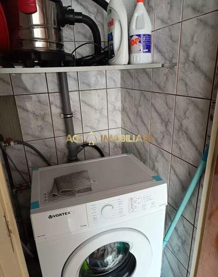 Apartament cu 3 camere decomandat, mobilat în Vitan