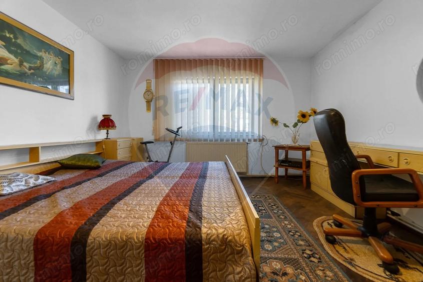 Casă cu 5 camere cu Teren 904 Mp în Sud