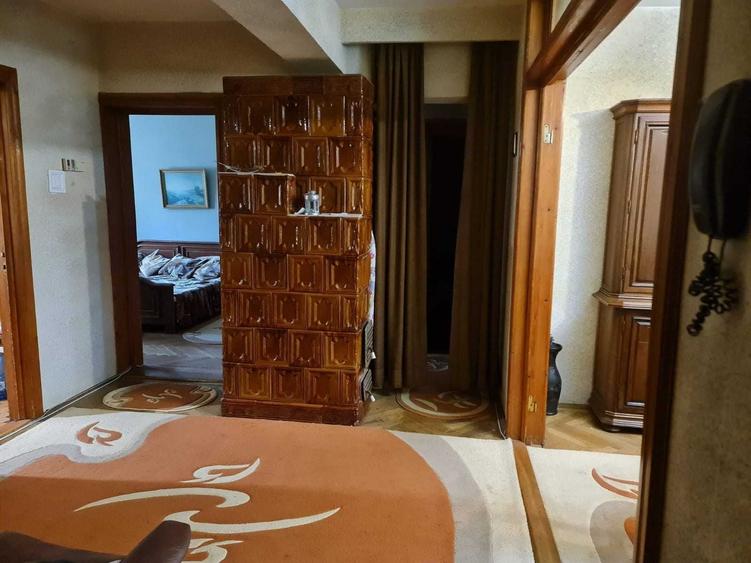 Apartament cu 4 camere decomandat în Central