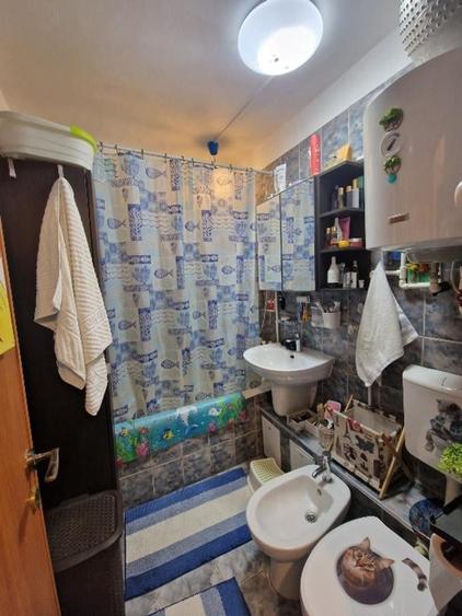 Apartament cu 4 camere semidecomandat în Berceni