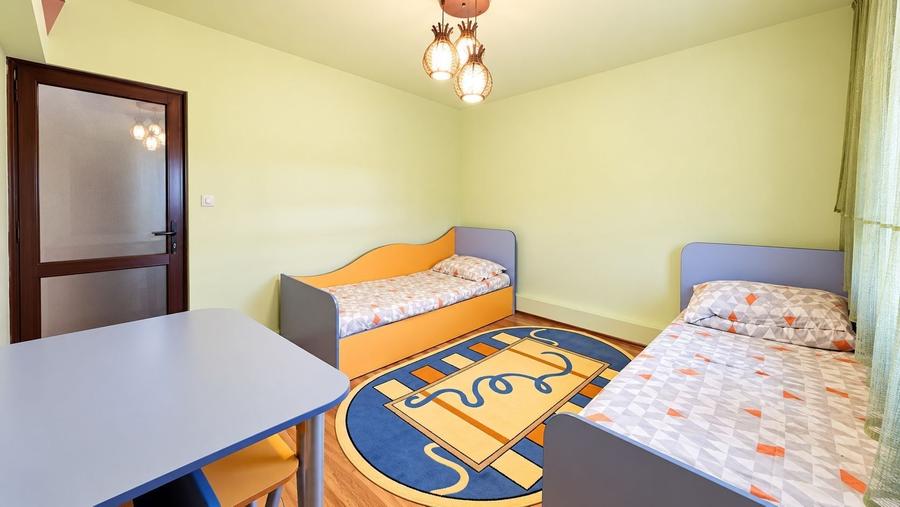 Apartament cu 3 camere decomandat, mobilat în Micălaca