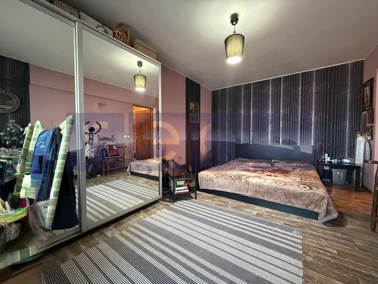 Apartament cu 4 camere semidecomandat în Central