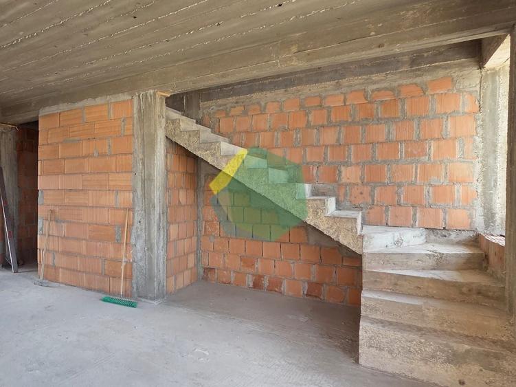 Duplex cu 3 camere cu Canalizare în Odăi