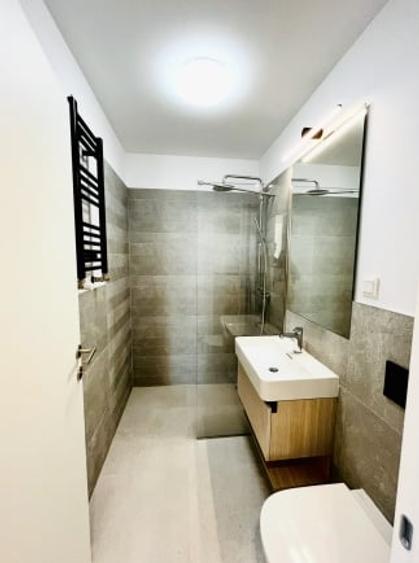 Apartament cu 3 camere semidecomandat, mobilat în Floreasca