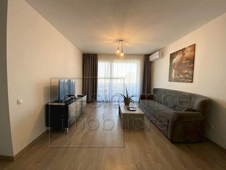 Apartament cu 3 camere semidecomandat, mobilat în Semicentral
