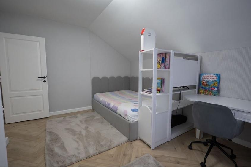 Casă cu 4 camere în Sântandrei