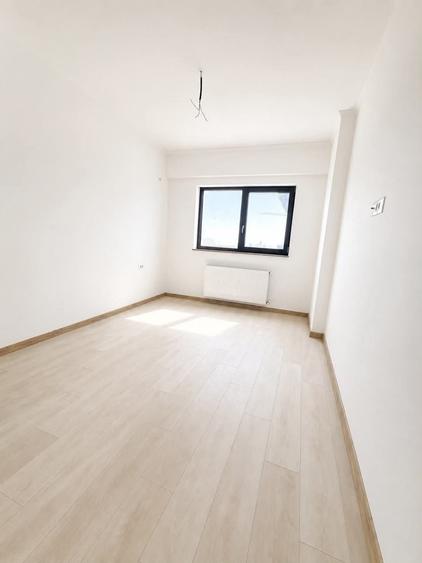 Apartament cu 3 camere decomandat în Energia