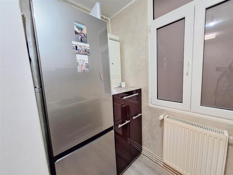 Apartament cu 3 camere decomandat în Milcov