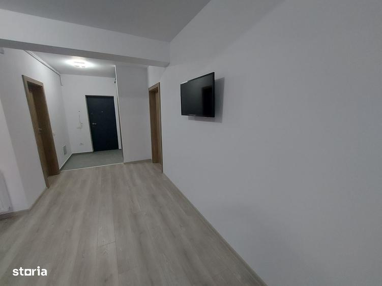 Apartament cu 2 camere decomandat în Tractorul