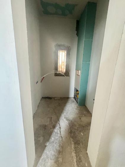 Casă individuală cu 7 camere cu Canalizare în Central
