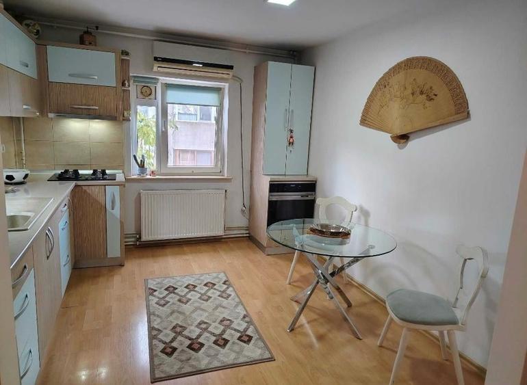 Apartament cu 2 camere decomandat în Inel I