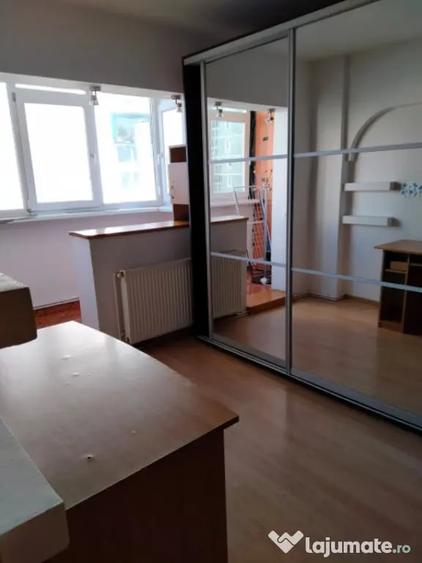 Apartament cu 2 camere semidecomandat în Exterior Vest