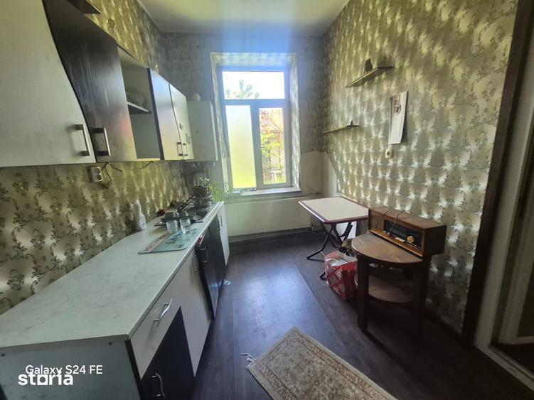 Casă cu 5 camere cu Teren 350 Mp în Central