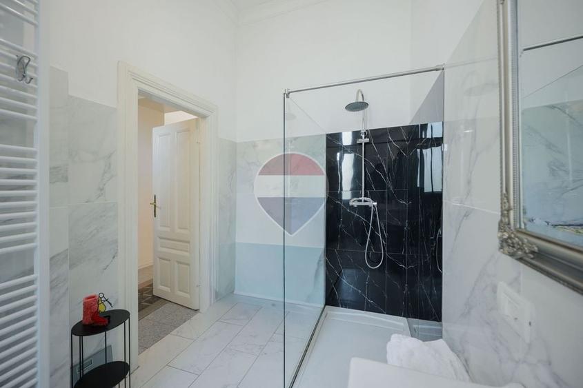 Apartament cu 3 camere semidecomandat, mobilat în Ultracentral