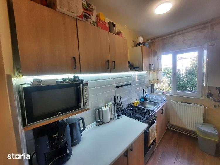 Apartament cu 3 camere semidecomandat în Micro 15