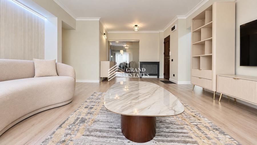 Apartament cu 4 camere decomandat, mobilat în Centrul Civic