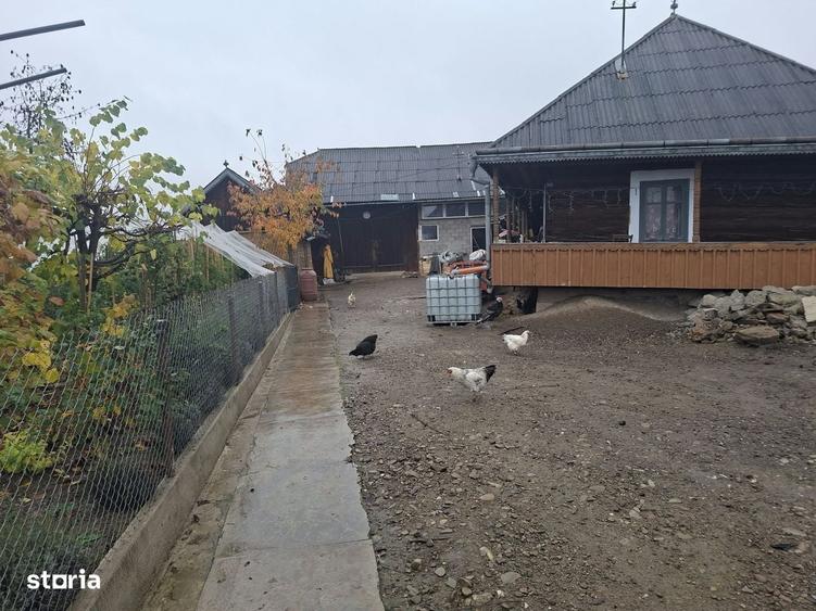 Casă cu 4 camere în Cacica